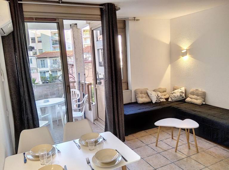 Holiday apartment with terrace & yard — photo 5