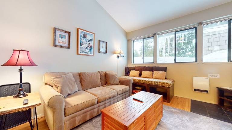 Condo with barbecue, jacuzzi & pool — photo 5