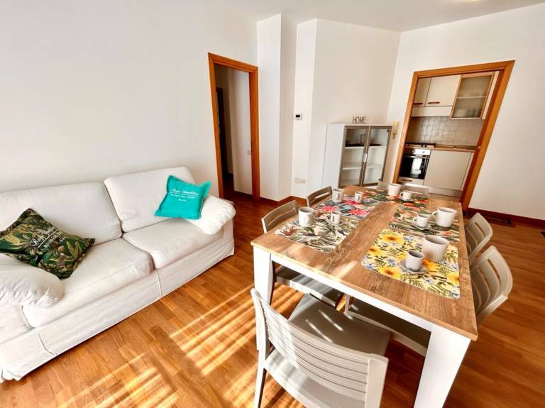Apartment with garden — photo 4