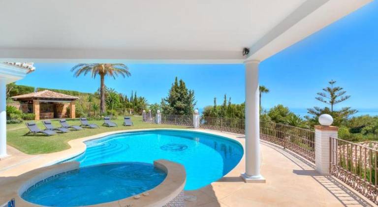 Villa with pool & jacuzzi — photo 3
