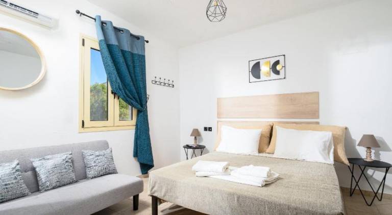 Villa with barbecue, terrace & private pool | Pet-friendly — photo 2