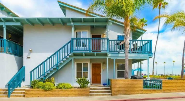 Oceanfront Condo in Newport Beach with Private Balcony and Perfect Location by the Pier — photo 5