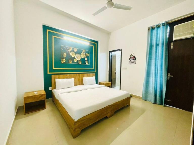 Instay 528/45 2bhk with theater screen, relax, — photo 2