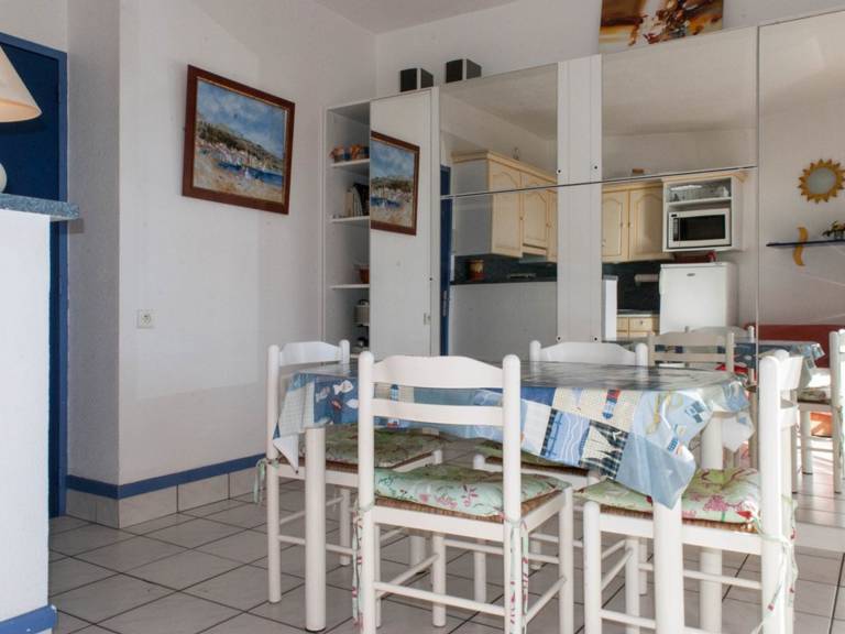 Studio with 1 room for 4 persons — photo 2