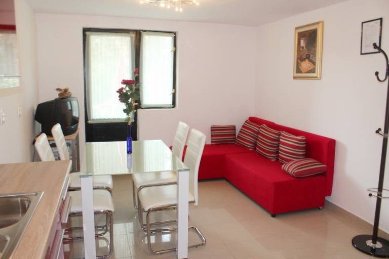 Rental apartment with yard, terrace & barbeque — photo 2