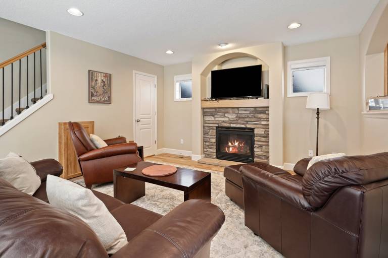 Ellie - Northwest Bend Convenient Location - Private Walled Deck in Bend, OR