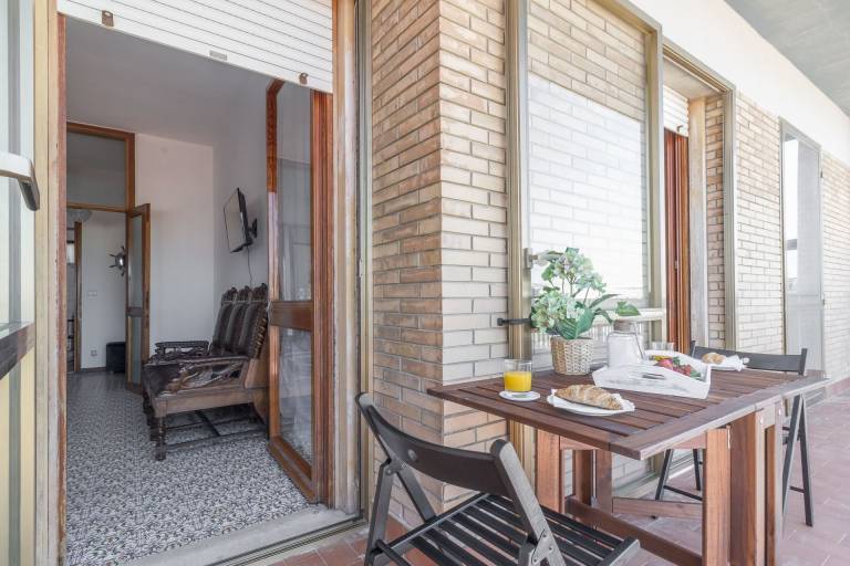 Rental apartment with patio — photo 3