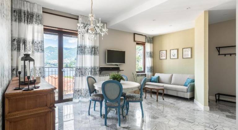 Fully equipped charming holiday apartment with patio | Next to Como Cathedral | Suitable for remote work | Pet-friendly in Brunate