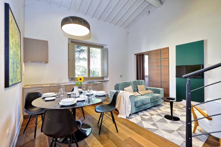 Serviced apartment with patio & yard — photo 2