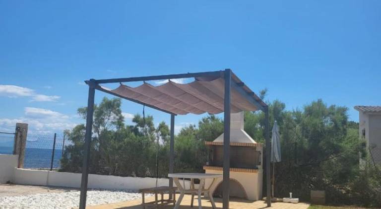 Beachfront Bliss Oasis — photo 5