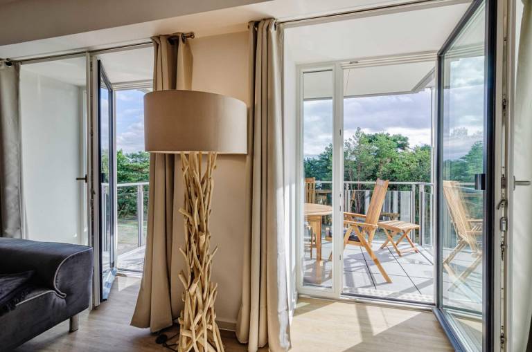FeWo Se(e)hnsucht: 63 m² Ferienwohnung mit Balkon, Boxspringbett & E-Ladestation — photo 4