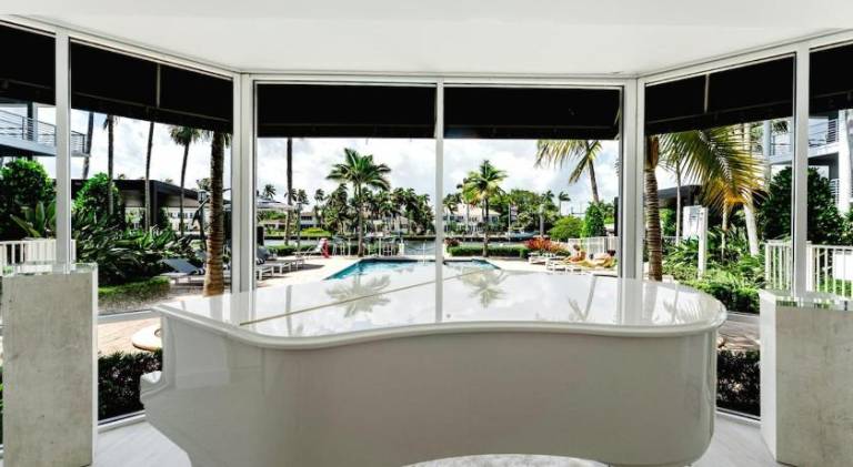 Waterfront 2BR Intracoastal Views Walk to Beach Pool and Hot Tub — photo 3