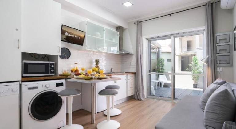 Host Wise - Modern Flats with Stunning Terrace or Balcony - Central Location — photo 2