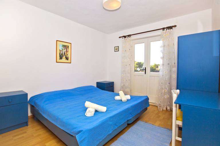 Four-bedroom apartment with balcony and sea view Cove Tvrdni Dolac, Hvar (A-4008-c) — photo 4