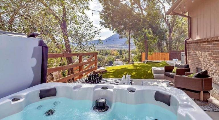 Vacation home with jacuzzi — photo 5