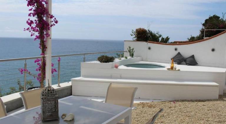 Villa with hot tub & pool | Pets allowed — photo 4