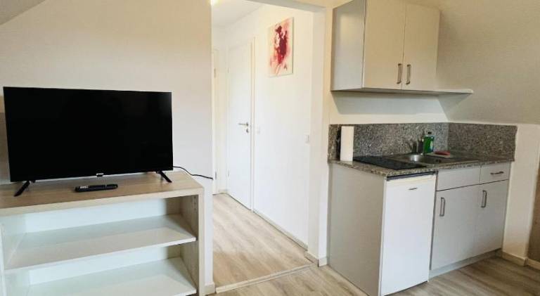 Apartment with BBQ & patio — photo 5