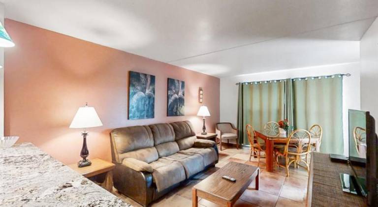 Charming apartment with hot tub & pool | Beach nearby | Pets allowed — photo 2