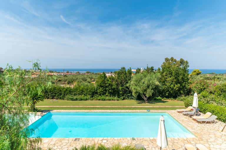 Villa 'Luxury Flora Kiparissia' with Sea View, Wi-Fi and Air Conditioning — photo 2