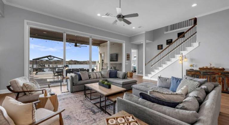 Luxury Waterfront Home with Swimming Pool Hot Tub and 2 Boat Slips — photo 2