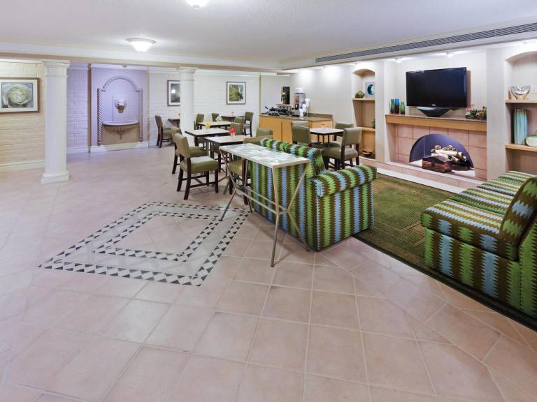 La Quinta Inn by Wyndham Victoria — photo 3