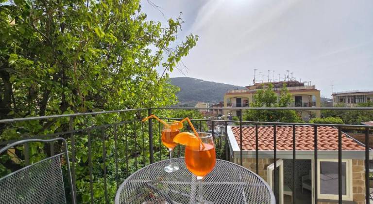Grazy Home - Bright new Apt with Terrace and Seasonal Pool — photo 4