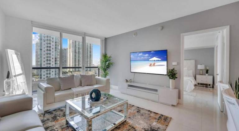 Modern 1 Bed ICON Brickell with Amazing Views in Miami, FL