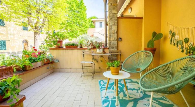 Apartment with patio & garden — photo 4