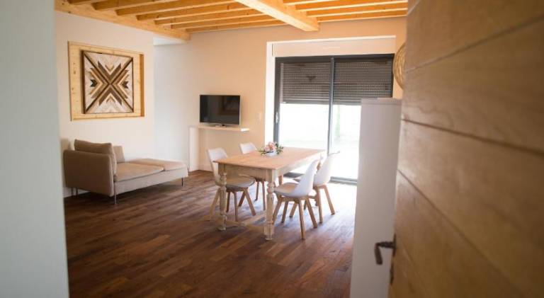 Rental apartment with yard & terrace — photo 5