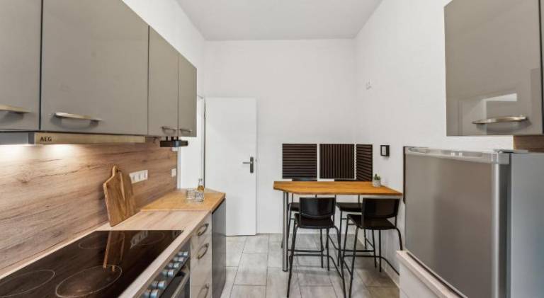 Rental apartment with patio — photo 4