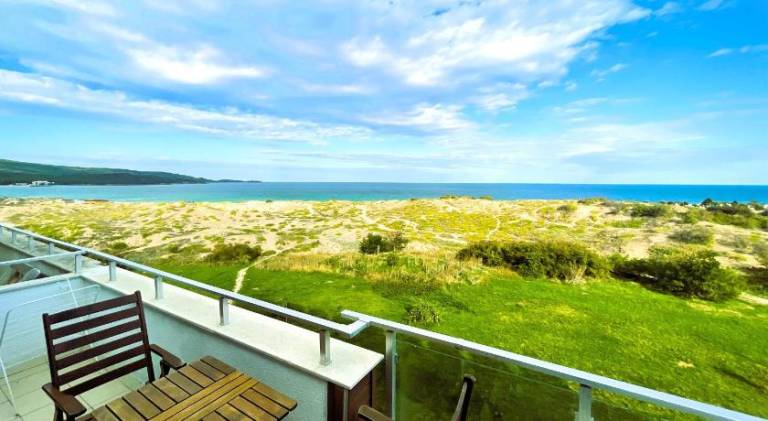 Serviced apartment with yard, patio & private pool | Beach nearby | Pets are welcome — photo 5