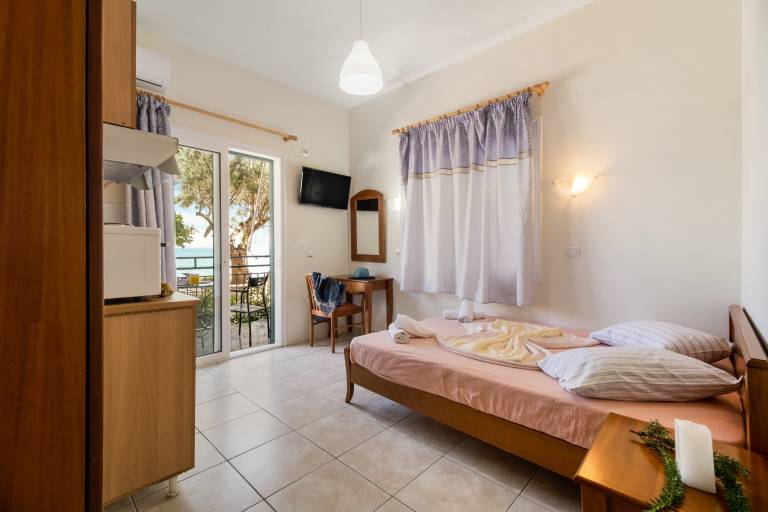 Child-friendly studio with grill, terrace & yard | Sea view | Pets are welcome — photo 3