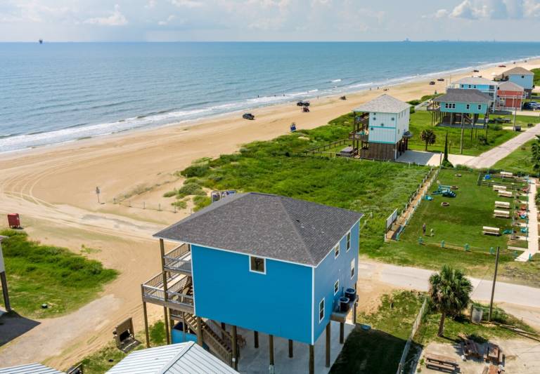 Vacation home with patio — photo 2