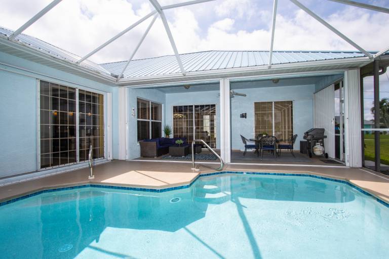 Child-friendly ample vacation home with private pool & BBQ | River view | Pets allowed — photo 3