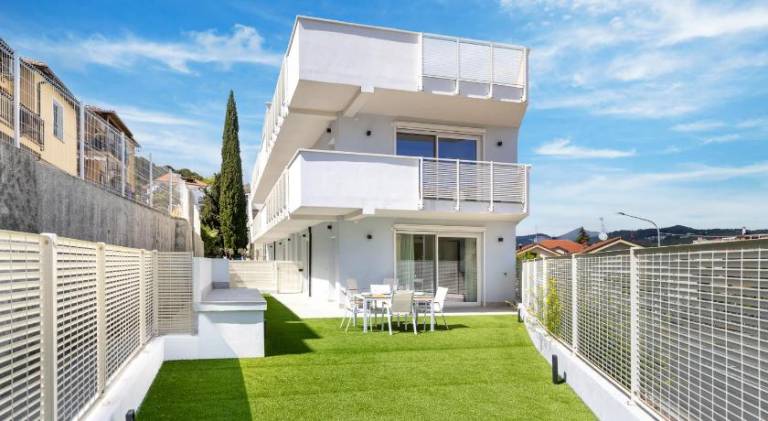 Holiday apartment with terrace, yard & sauna | Next to the beach | Dogs allowed in Laigueglia