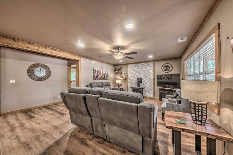 Ruidoso Cabin w/ Patio -  Walk to Midtown! — photo 3