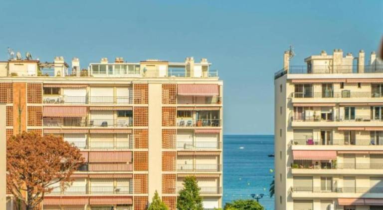 Holiday apartment with patio | Beach nearby | Pet-friendly in Menton