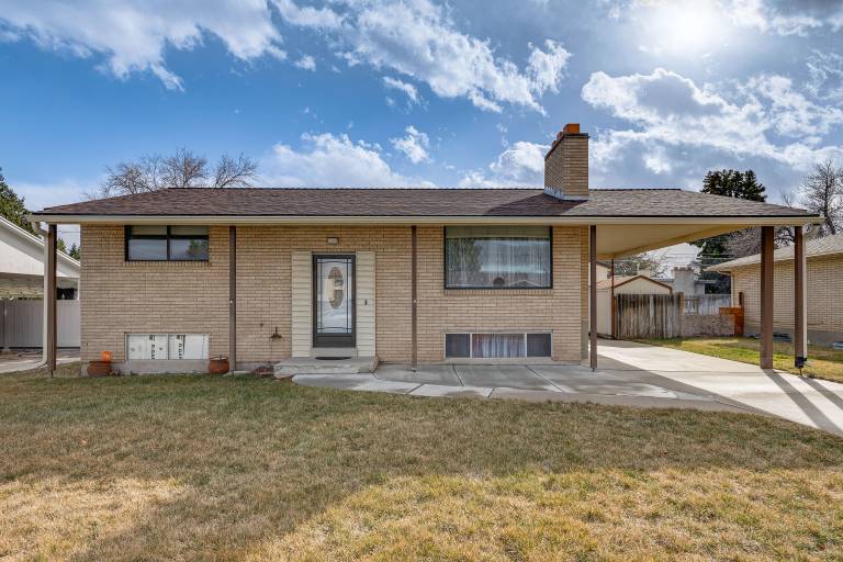 Bring a Pet West Valley City House w Grill