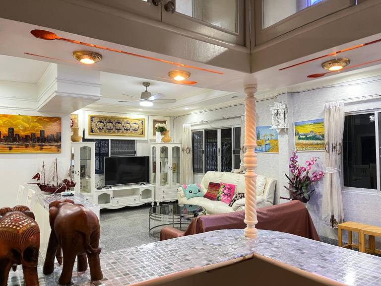 Villa with barbecue, garden & jacuzzi | Next to Wat Khao Phra Bat | Perfect for remote work — photo 4