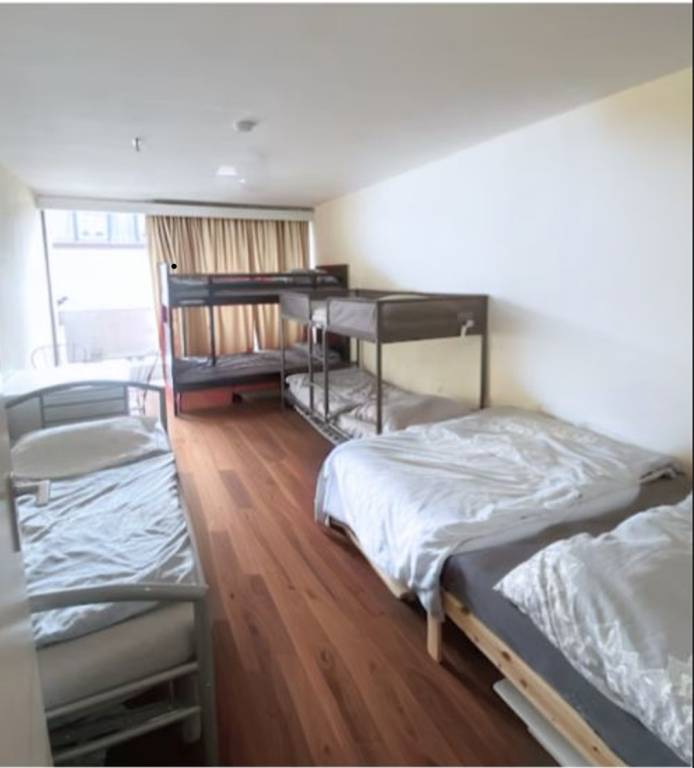 Perfect flat for groups singles couples