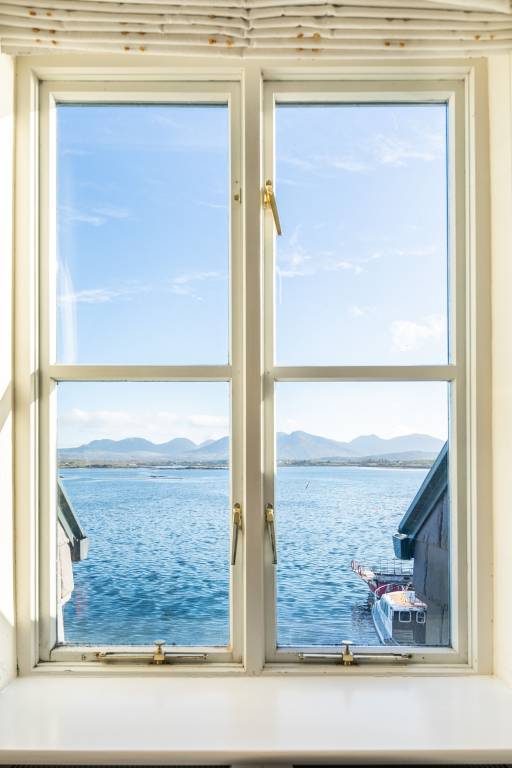 Cottage Roundstone