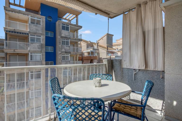 Apartment 'On Daimús Beach' with Shared Pool, Wi-Fi and Air Conditioning — photo 3