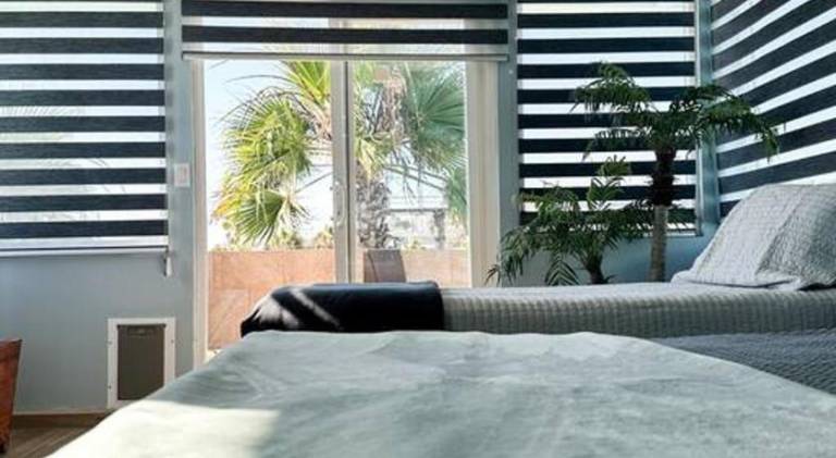Apartment with pool — photo 2