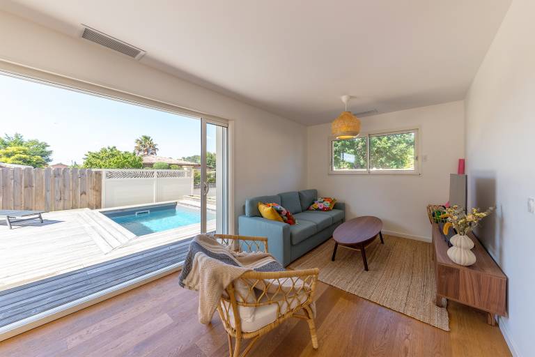 Family-oriented ample vacation home with patio, private pool & BBQ | Pet-friendly — photo 2