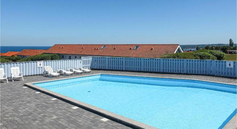 Rental apartment with pool — photo 5