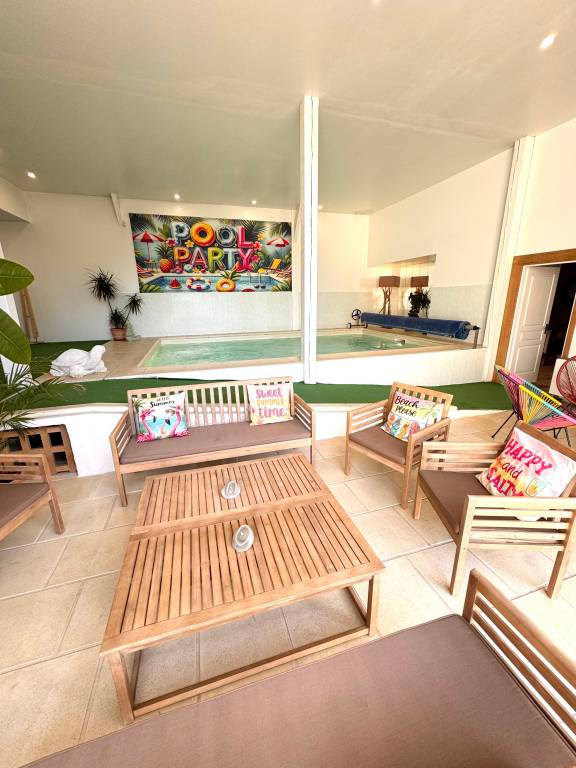 Vacation home with patio, heated pool & yard | Garden view — photo 4
