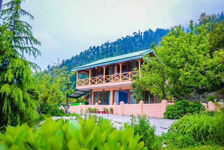 Nalagarh OutHouse by EdenHomes in Manali