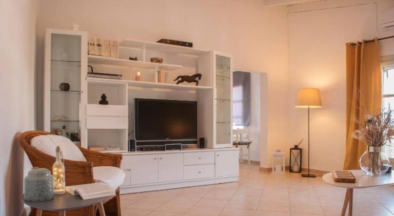 Vacation home with terrace & grill — photo 2