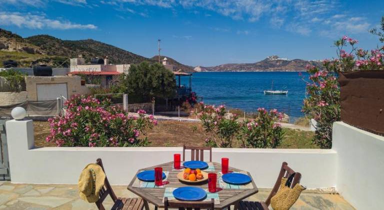 Vacation home with patio | Dogs allowed in Milos