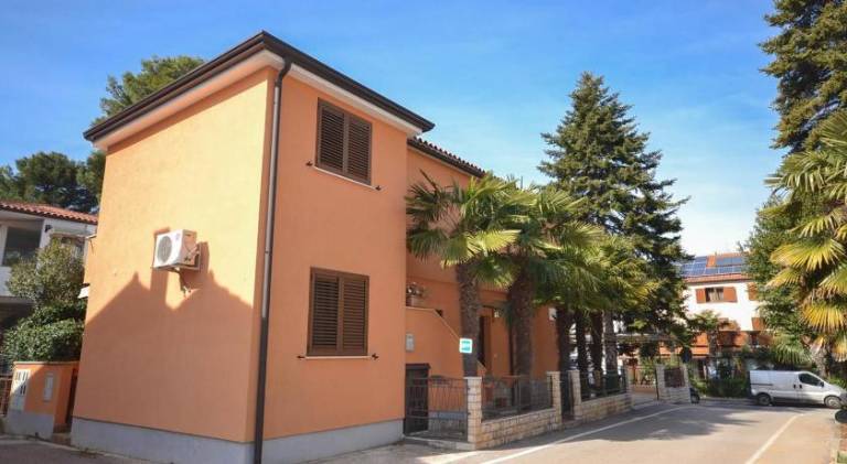 Holiday apartment with patio in Novigrad